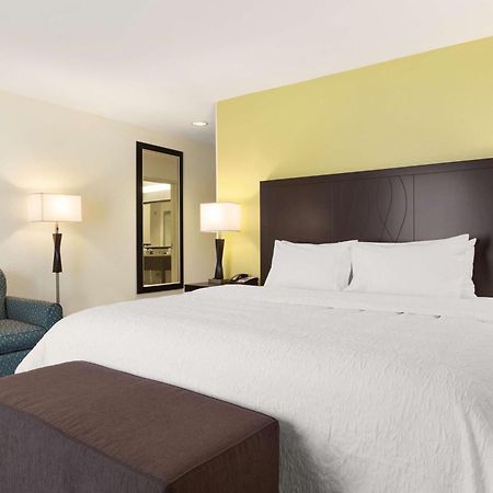 Hampton Inn Fairmont Exterior foto