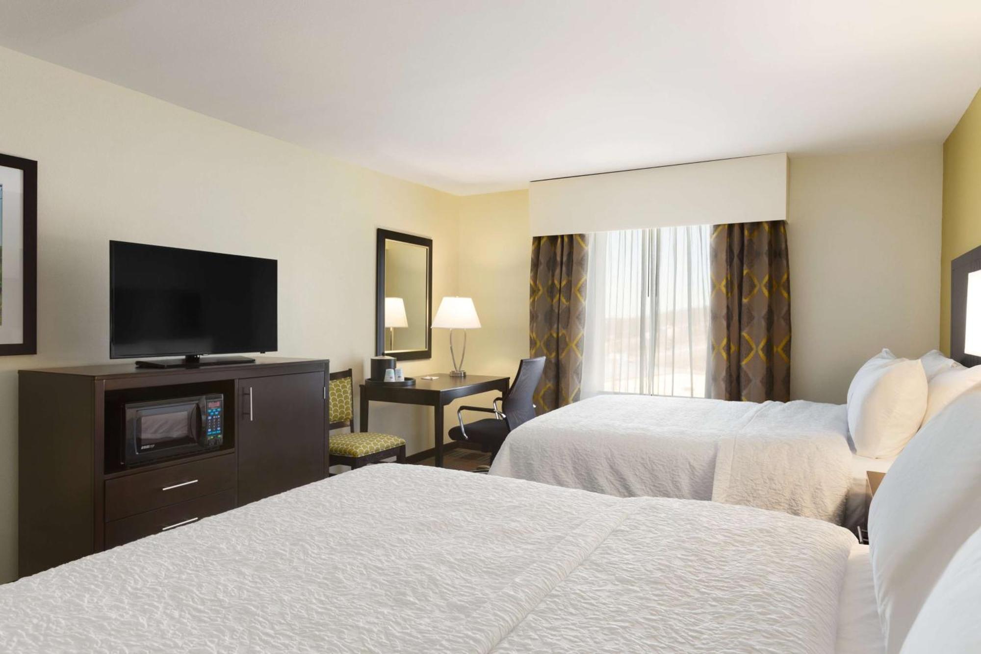 Hampton Inn Fairmont Exterior foto